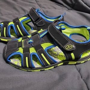 Keen type sandals